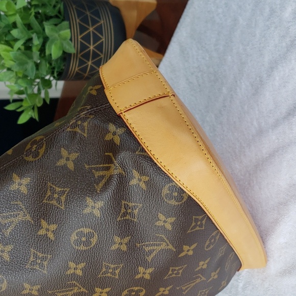 Louis vuitton Lock it GM Monogram Canvas and leather with lock and key🔥 😍💕 - Picture 13 of 17